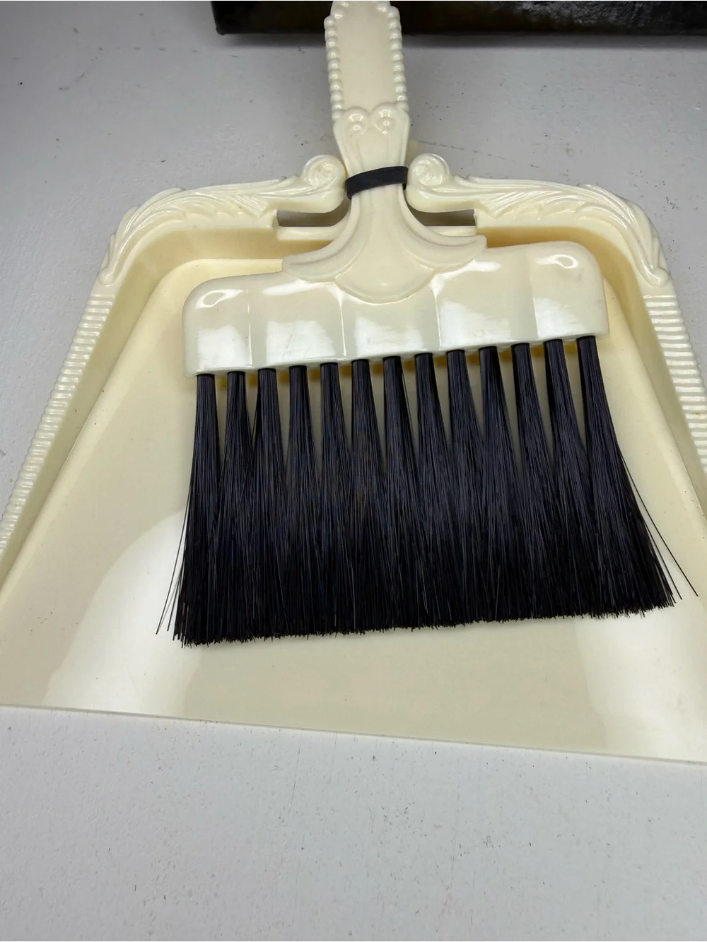 Vintage Aristocrat CRUMBER SET Brush crumb pan Plastic vintage NOS w/box